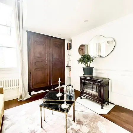 Charming Cocoon In The Heart Of Paris