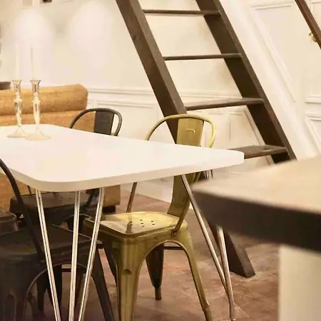 Charming Cocoon In The Heart Of Paris